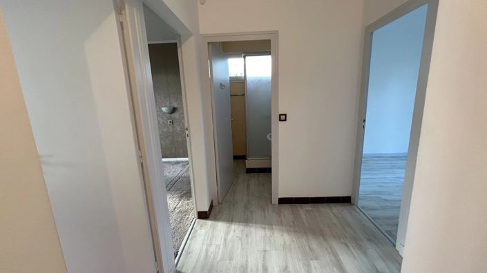 Image No.11-3 Bed House for sale