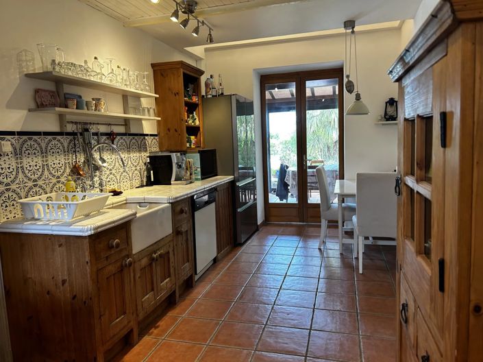 Image No.3-6 Bed House for sale