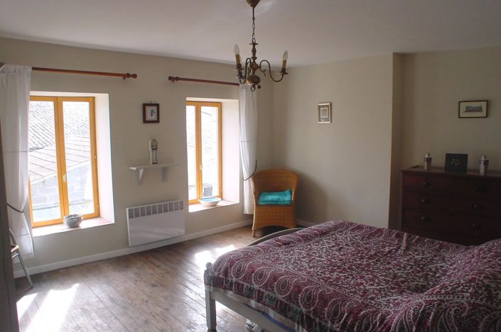 Image No.8-6 Bed House for sale