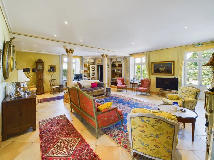 Image No.4-10 Bed House for sale