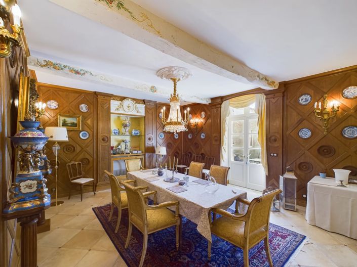 Image No.7-10 Bed House for sale