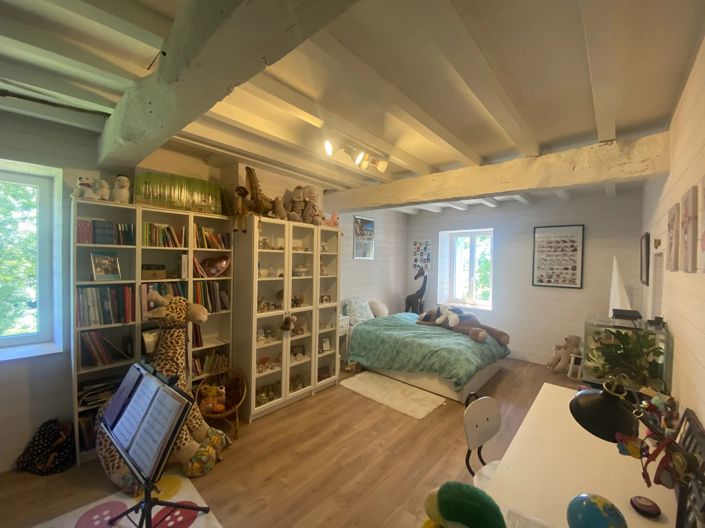 Image No.8-8 Bed House for sale