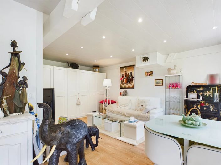 Image No.13-8 Bed House for sale