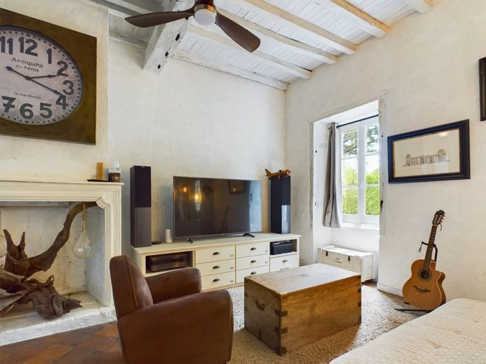 Image No.6-8 Bed House for sale