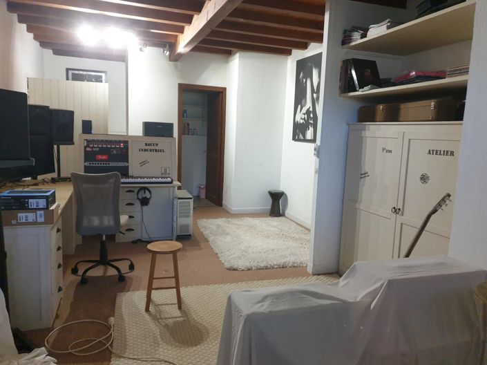 Image No.9-8 Bed House for sale