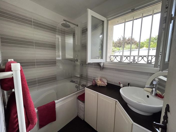 Image No.8-2 Bed House for sale