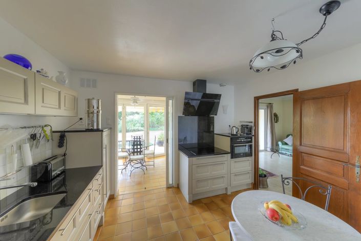 Image No.7-5 Bed House for sale