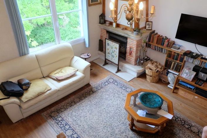 Image No.6-5 Bed House for sale