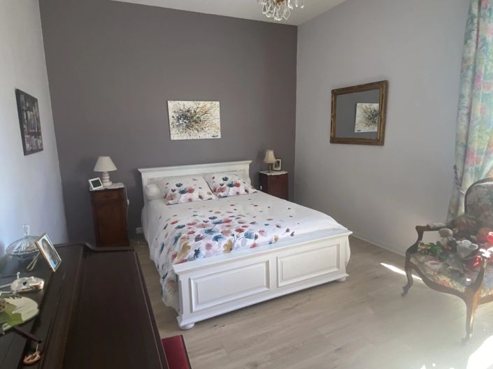 Image No.9-5 Bed House for sale