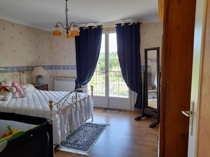 Image No.10-3 Bed House for sale