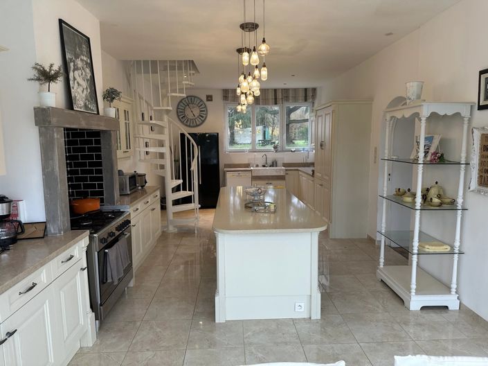 Image No.5-6 Bed House for sale