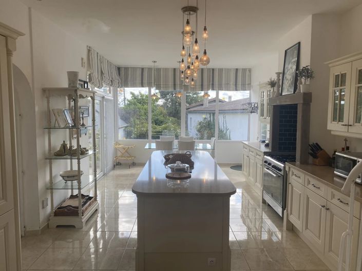 Image No.7-6 Bed House for sale