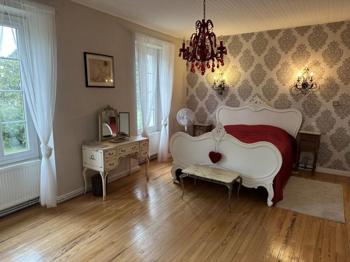 Image No.9-6 Bed House for sale