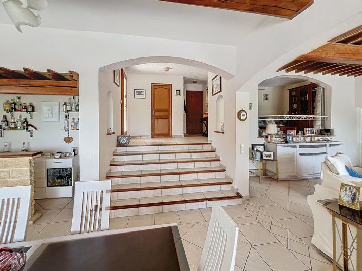 Image No.10-3 Bed House for sale