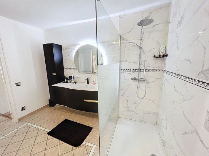 Image No.14-3 Bed House for sale