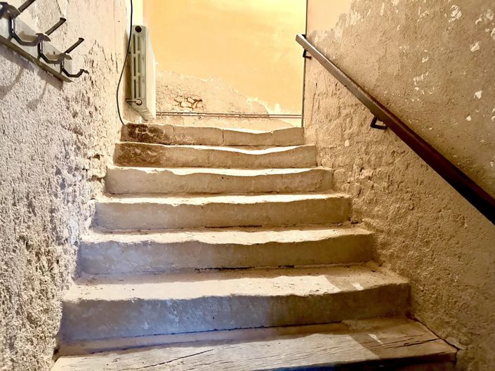 Image No.9-6 Bed House for sale