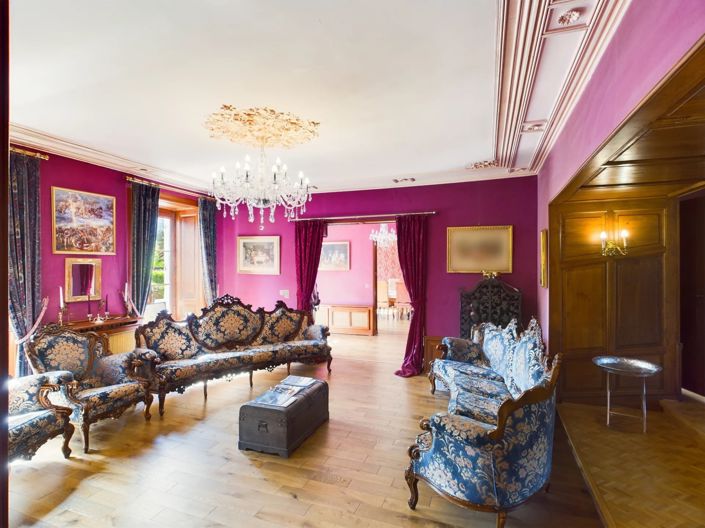 Image No.3-10 Bed House for sale