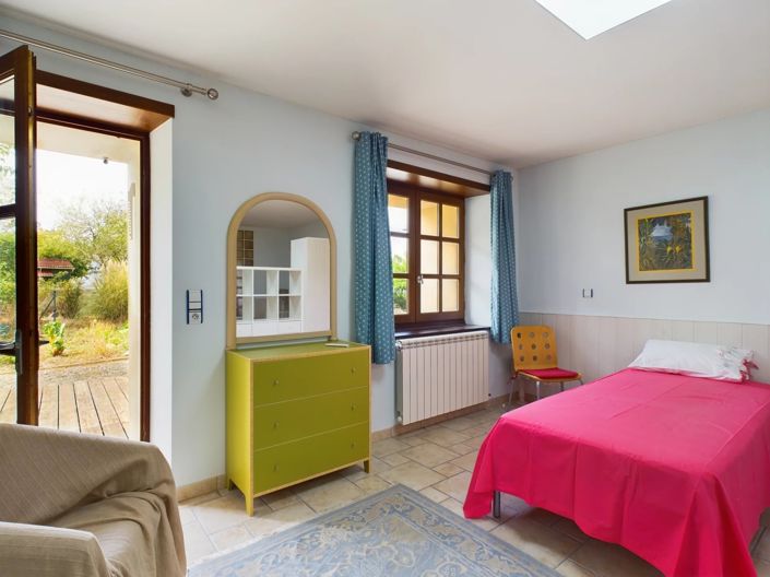 Image No.12-7 Bed House for sale