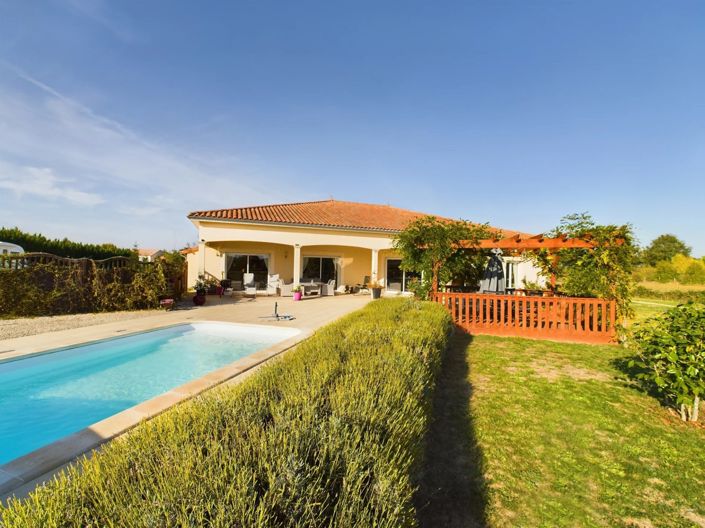 Image No.2-4 Bed House for sale