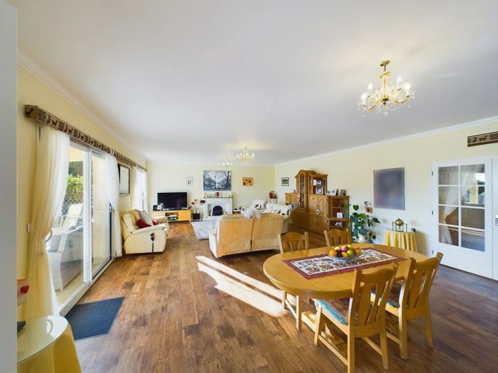 Image No.3-4 Bed House for sale