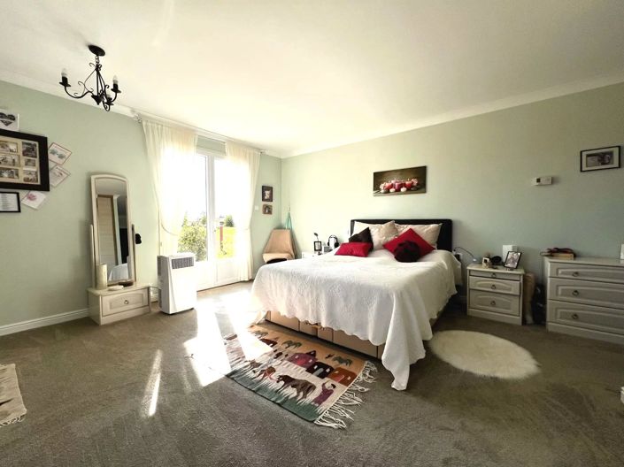 Image No.7-4 Bed House for sale