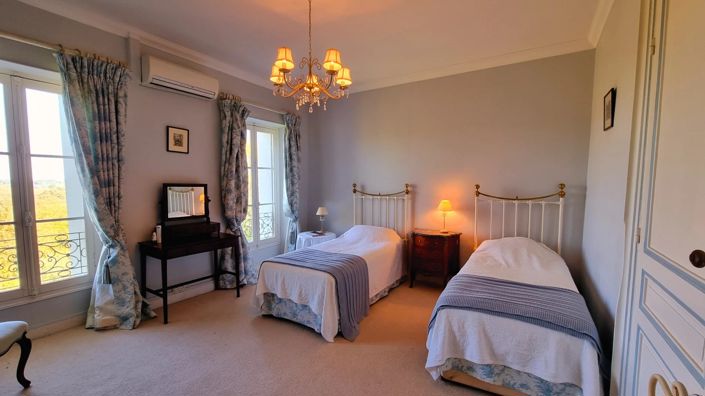 Image No.8-7 Bed House for sale