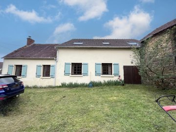 1 - Saint-Benoît-du-Sault, House