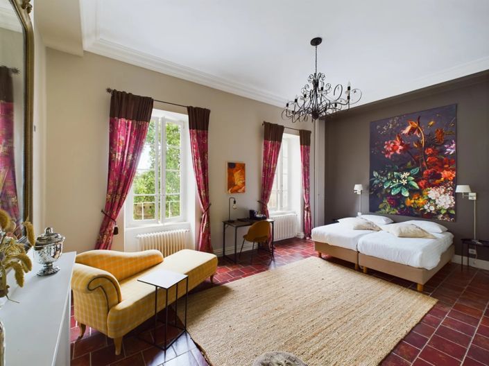 Image No.7-8 Bed House for sale