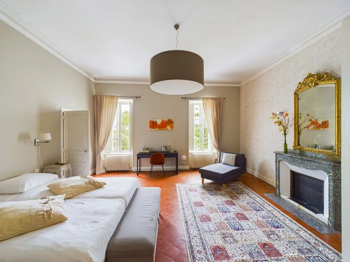 Image No.8-8 Bed House for sale