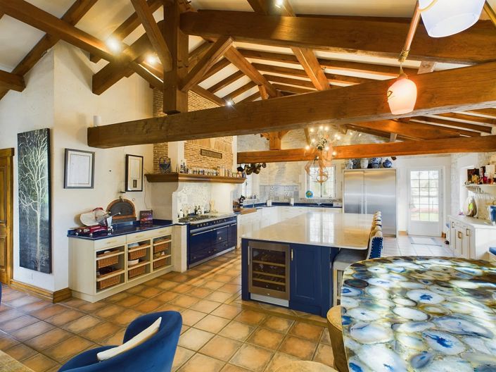 Image No.5-11 Bed House for sale