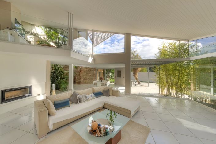 Image No.1-5 Bed House for sale