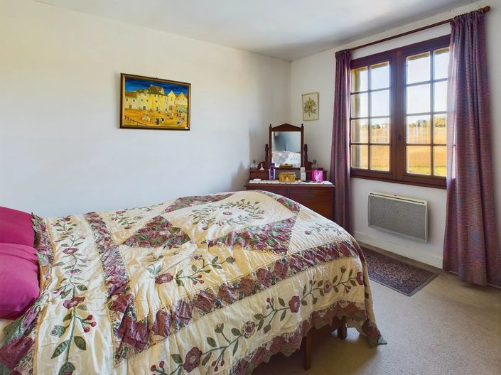 Image No.8-5 Bed House for sale