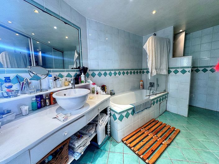 Image No.12-10 Bed House for sale