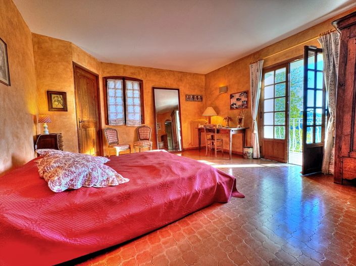 Image No.4-10 Bed House for sale