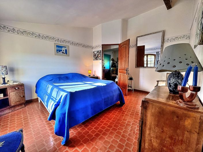 Image No.6-10 Bed House for sale