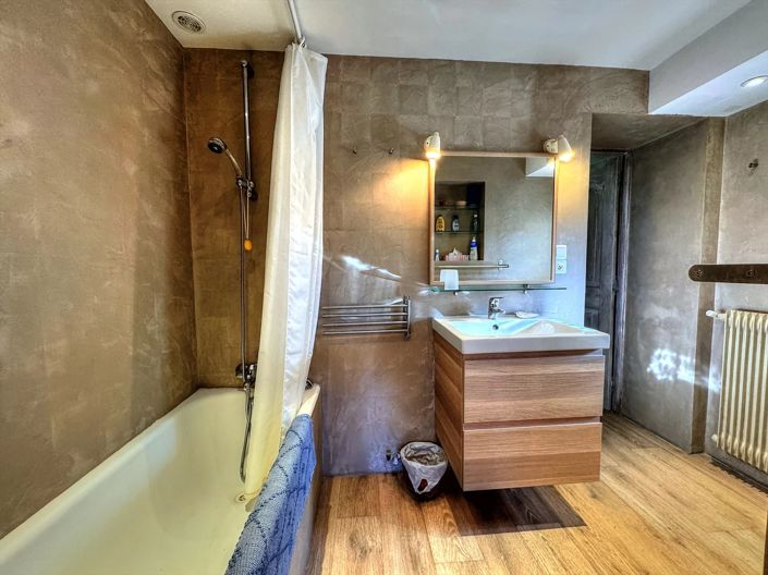 Image No.8-10 Bed House for sale