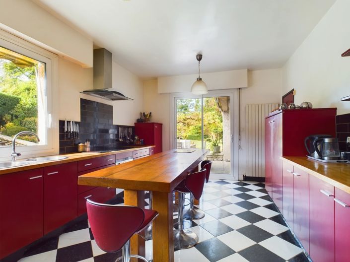 Image No.3-8 Bed House for sale