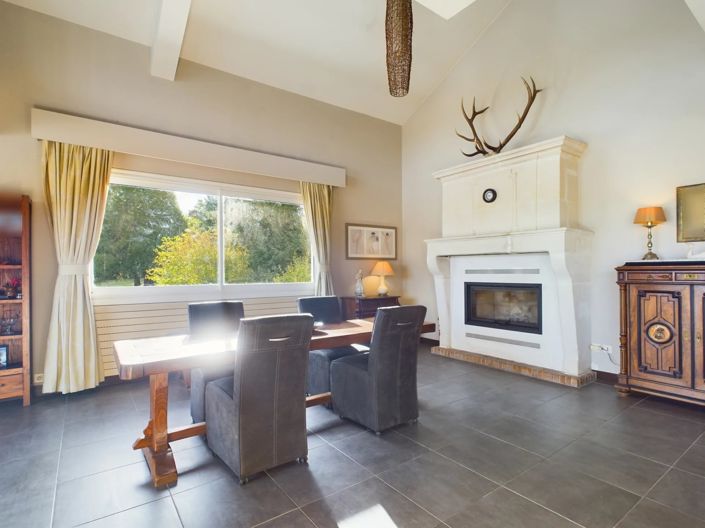 Image No.5-8 Bed House for sale