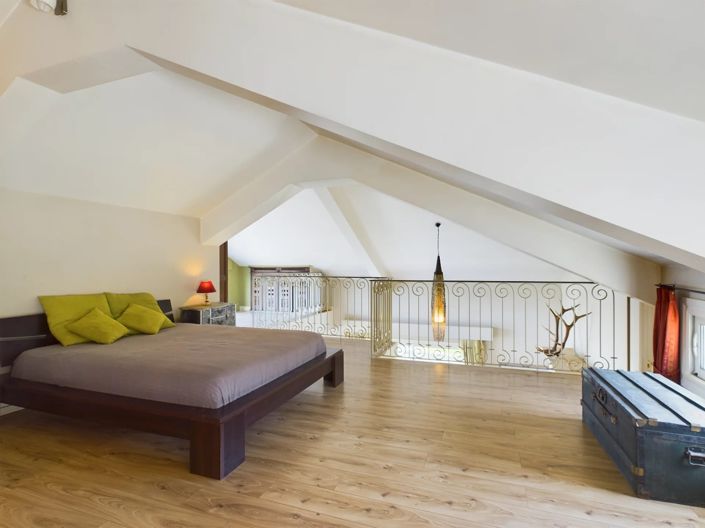 Image No.7-8 Bed House for sale