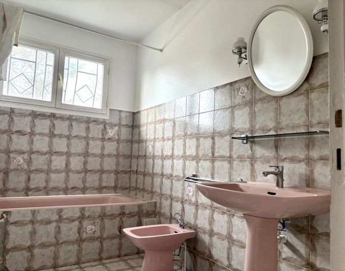 Image No.9-2 Bed House for sale