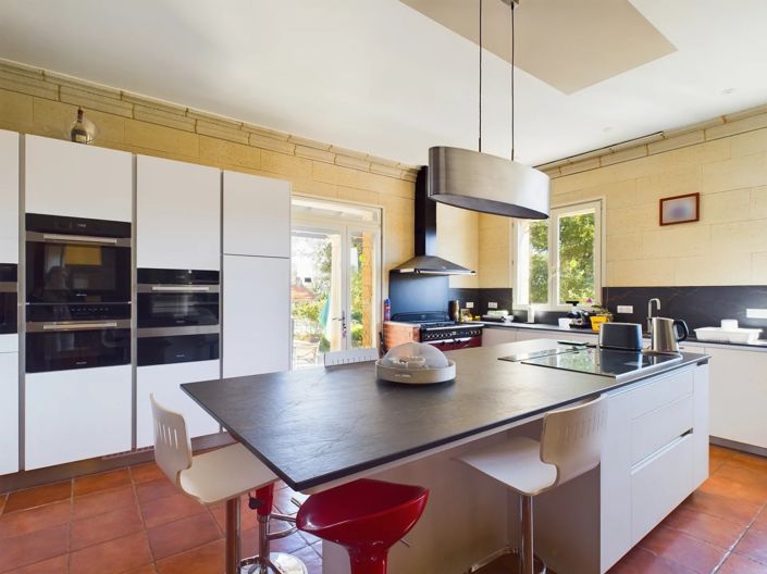 Image No.2-4 Bed House for sale