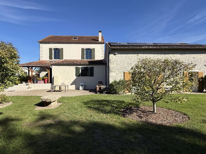 Image No.1-Maison de 7 chambres à vendre à Charente