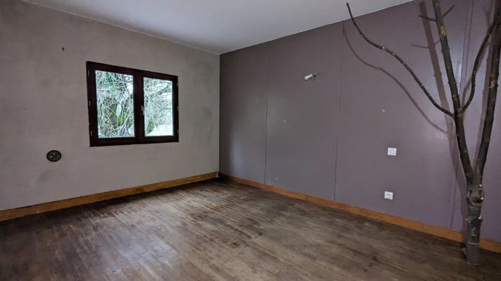 Image No.5-7 Bed Village House for sale