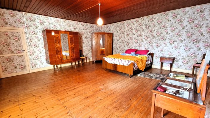 Image No.5-6 Bed House for sale