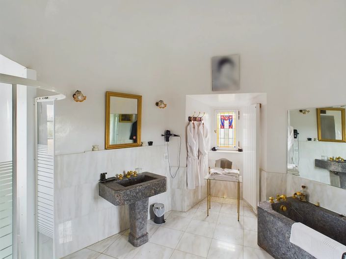 Image No.8-14 Bed House for sale