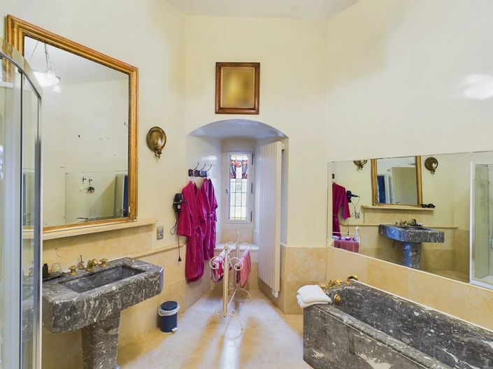 Image No.9-14 Bed House for sale