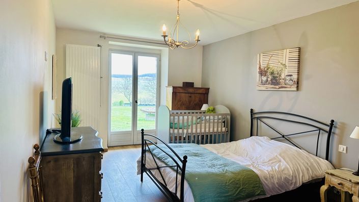 Image No.9-5 Bed House for sale