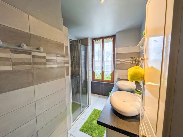 Image No.8-9 Bed House for sale