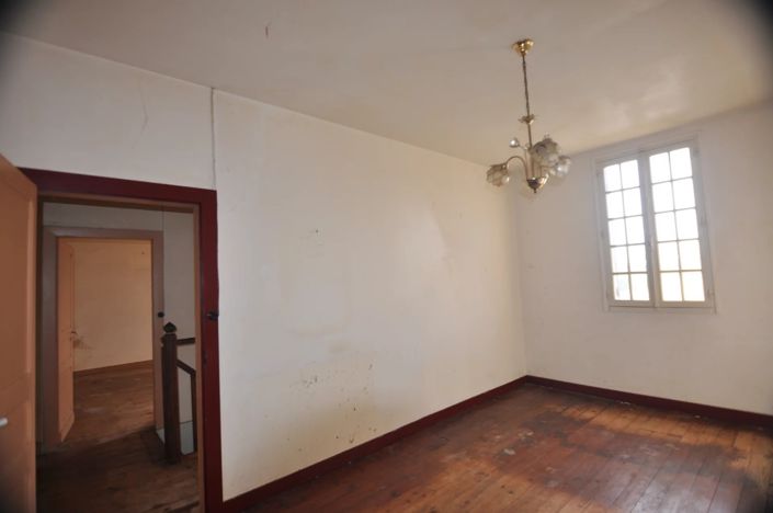 Image No.8-2 Bed House for sale