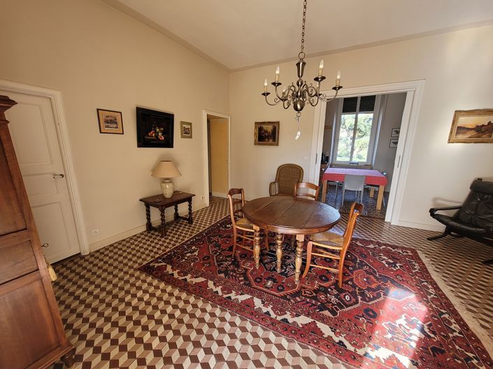 Image No.8-5 Bed House for sale